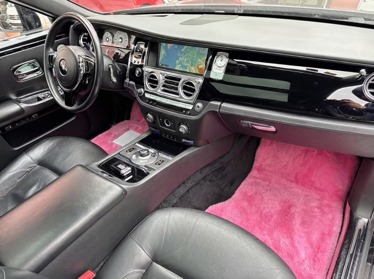 Tapis de voiture en peau de mouton rose pour Rolls Royce Ghost Série I (2010–2020) Marque Er56 Design