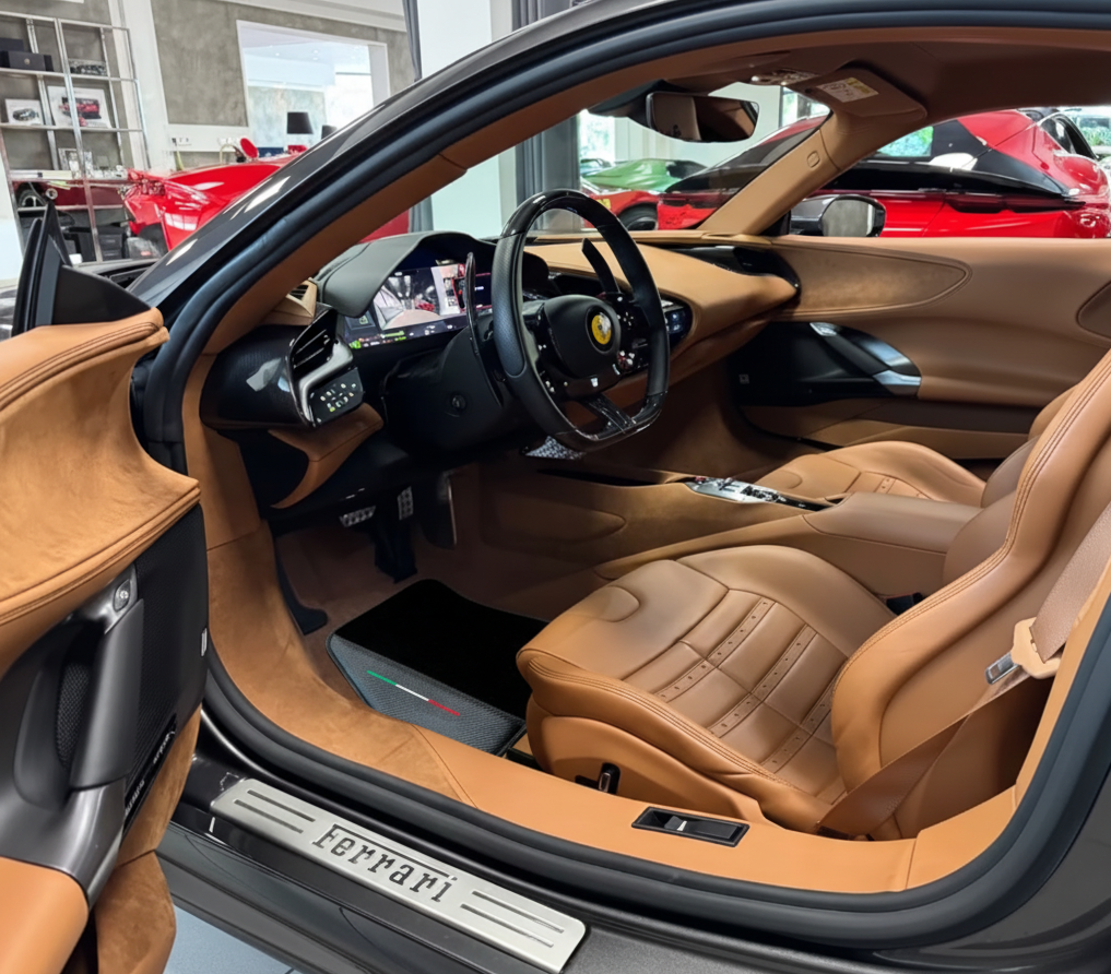 Tapis de voiture noirs pour Ferrari SF90 Stradale (2019-2024) avec fibre de carbone