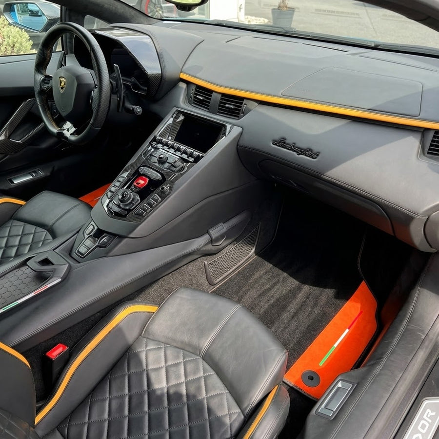 Tappetini per auto neri personalizzabili per Lamborghini Aventador con pelle Nappa arancione (Arancia Mira)