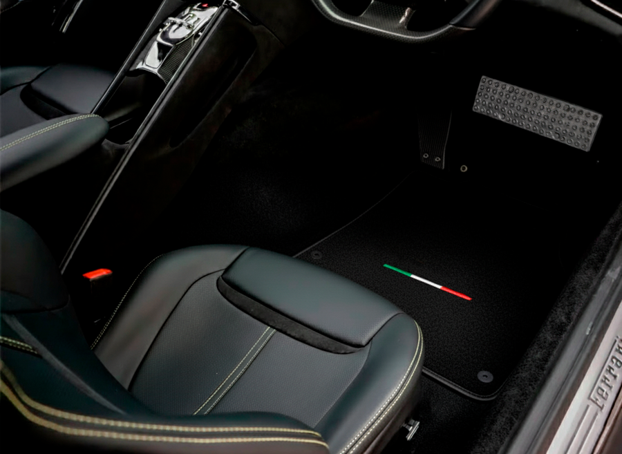 Schwarze Fußmatten für Ferrari GTC4 Lusso (2016–2023), italienische Ausgabe