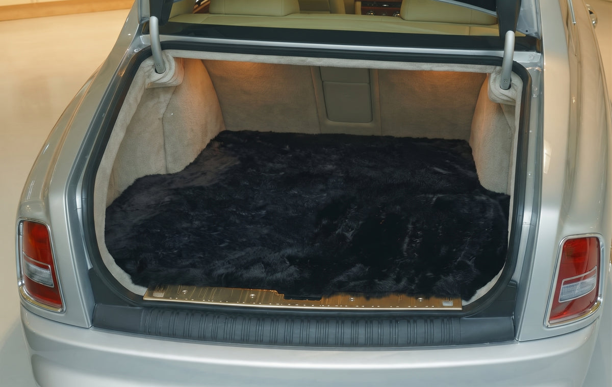 Interior look of floor mats for Tapis de coffre en peau de mouton noir sur mesure pour Rolls-Royce Phantom Sedan (2003-2016)
