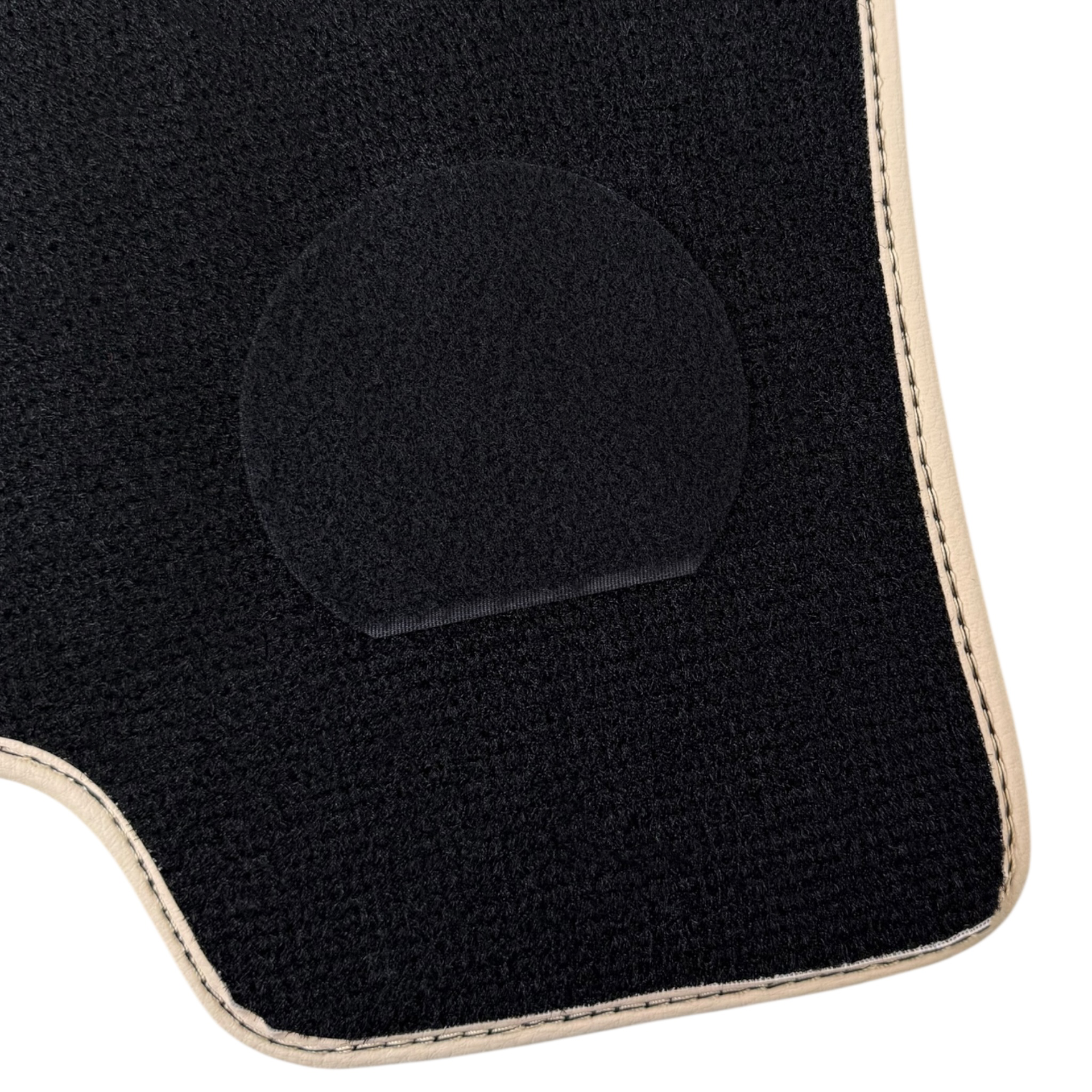 Tapis de voiture en cuir carbone pour BMW i8 Série L12 L15 - Garniture blanche - AutoWin.EU