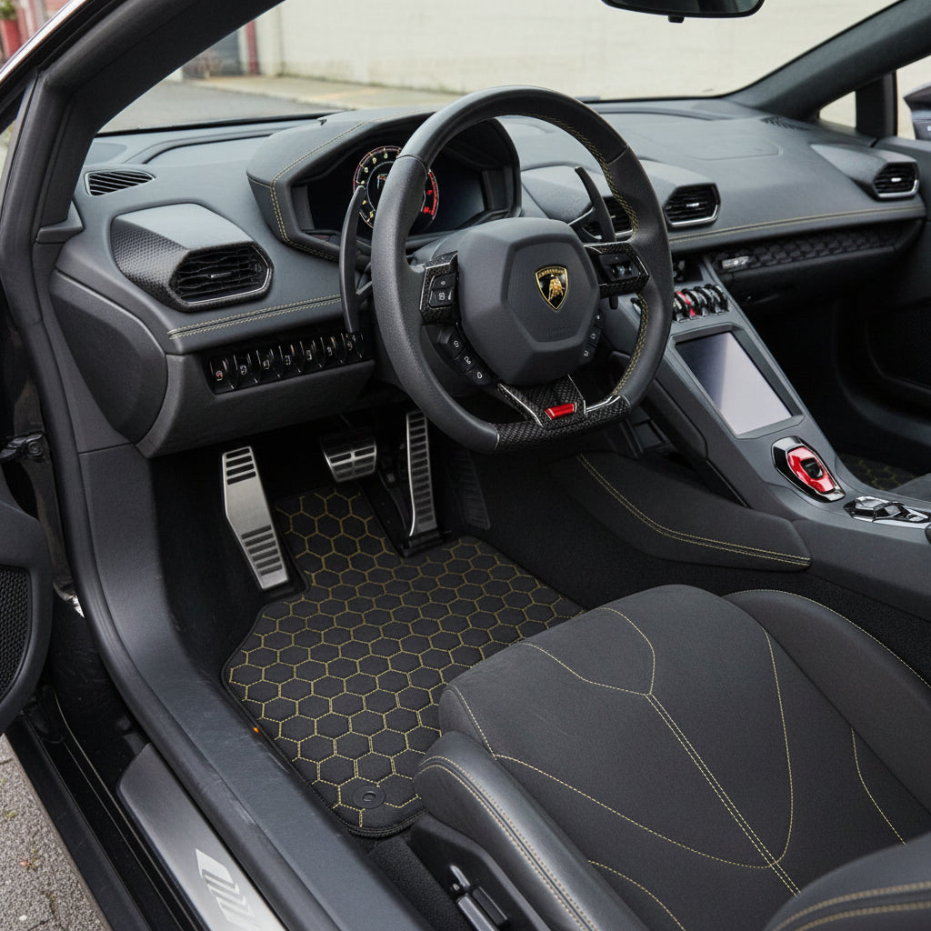 Alfombrillas de coche de cuero personalizables con patrón cuadrado para Lamborghini Huracan EVO (2019-2024) - AutoWin
