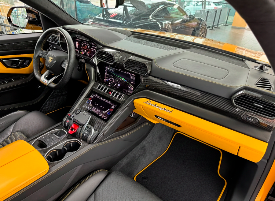 Passgenaue Autofußmatten Für Lamborghini Urus Schwarze Maßgeschneiderte Mit Gelbem Rand