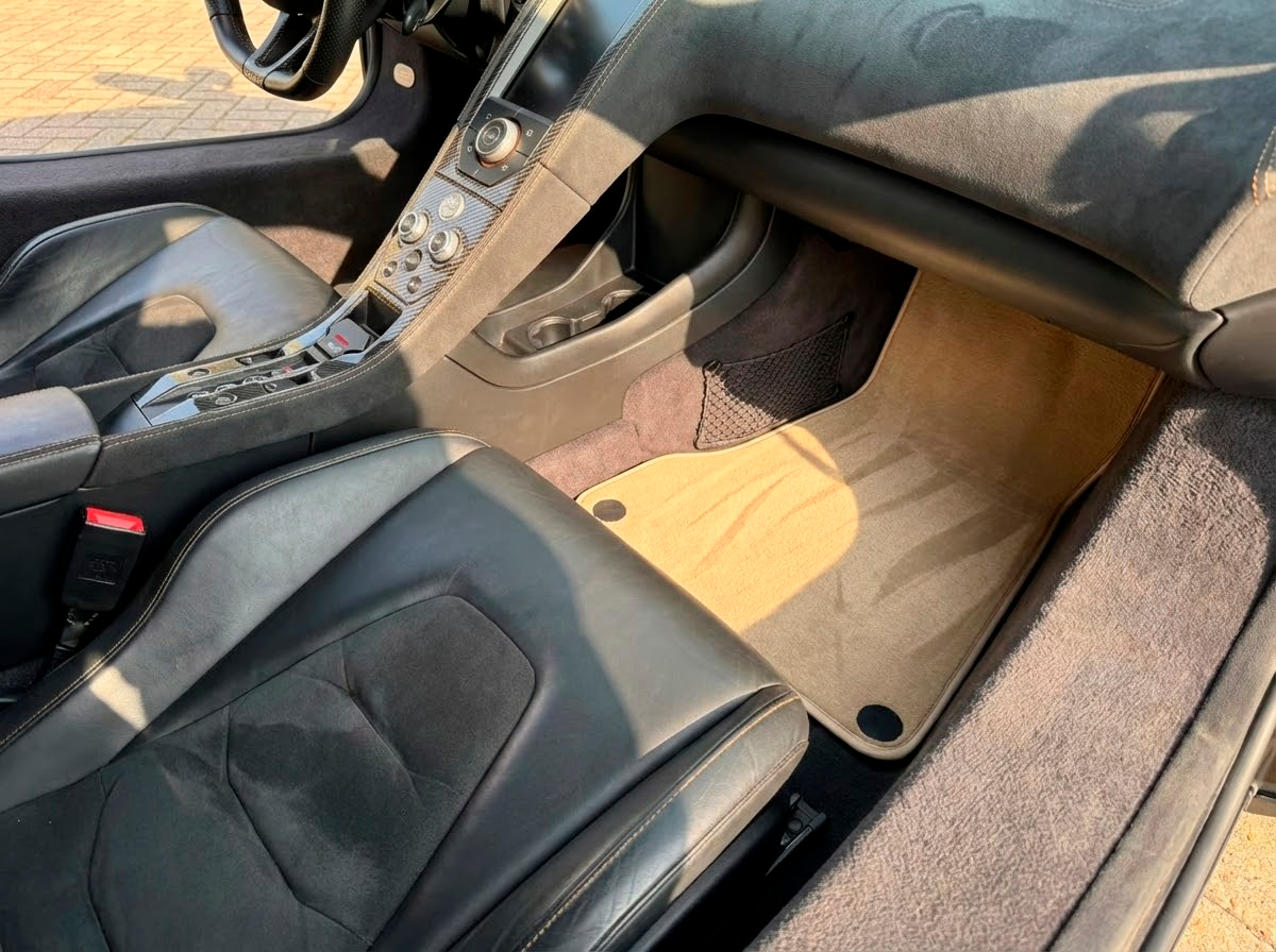 Alfombrillas para McLaren MP4-12C (2011–2014) Juego de alfombrillas beige a medida AutoWin