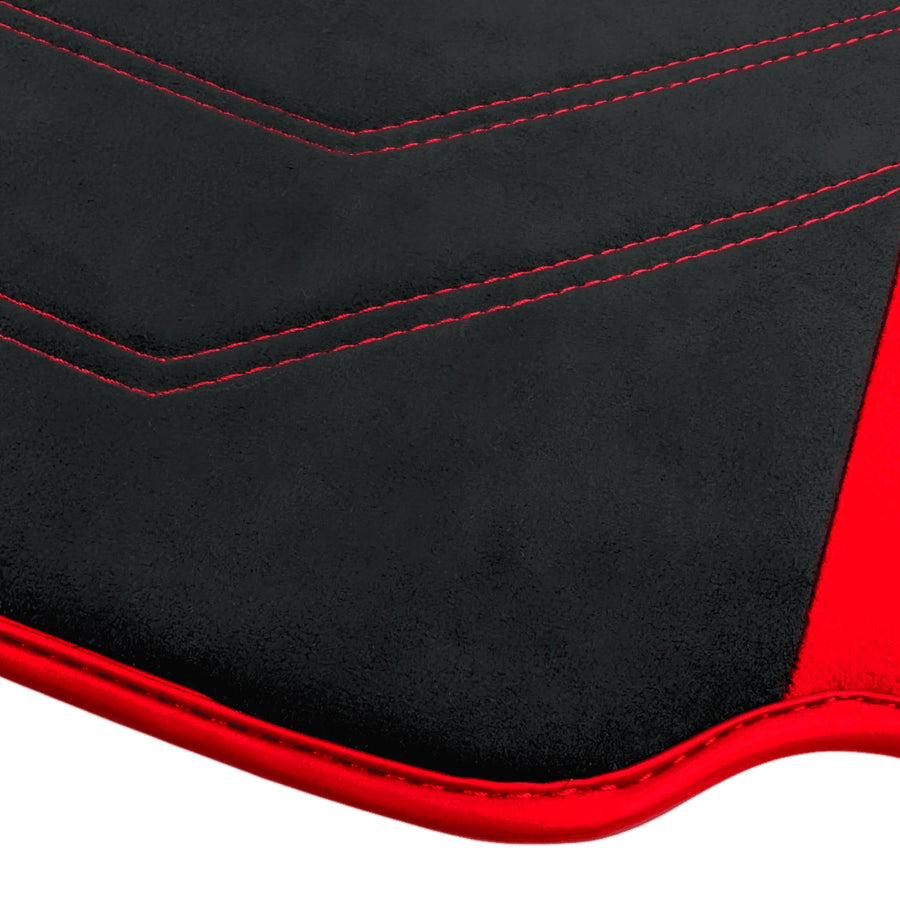 Tapis de sol en Alcantara noir pour Ferrari 488 GTB (2016-2022) avec accents en Alcantara rouge