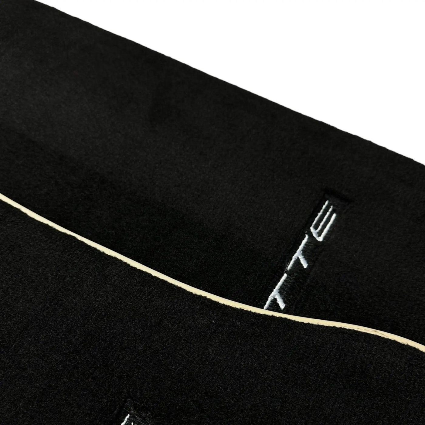 Black Floor Mats For Chevrolet Corvette C6 (2005-2013) with Beige Trim - AutoWin