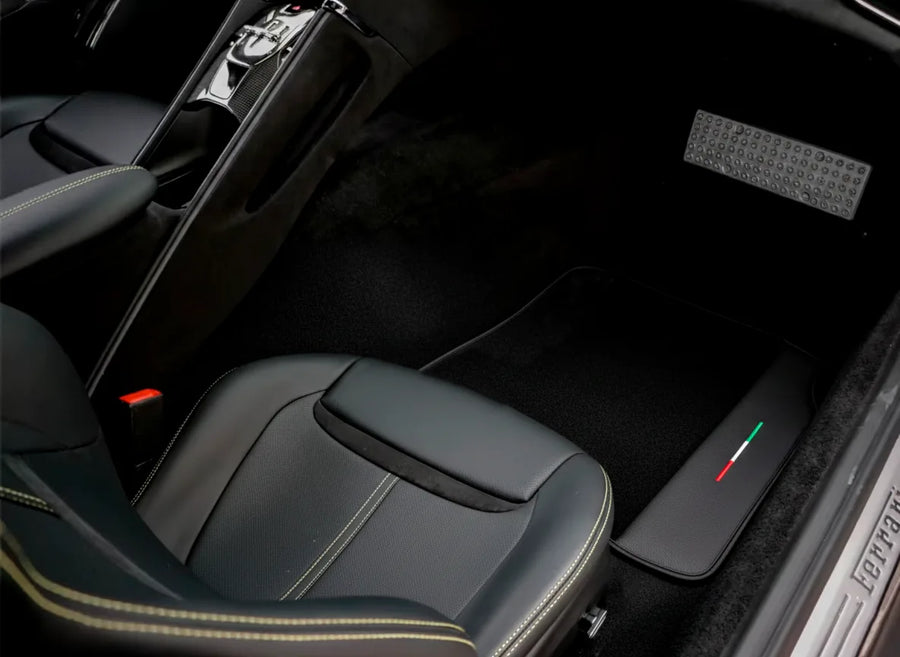 tappetini auto neri per Ferrari GTC4 Lusso (2016-2023) con pelle