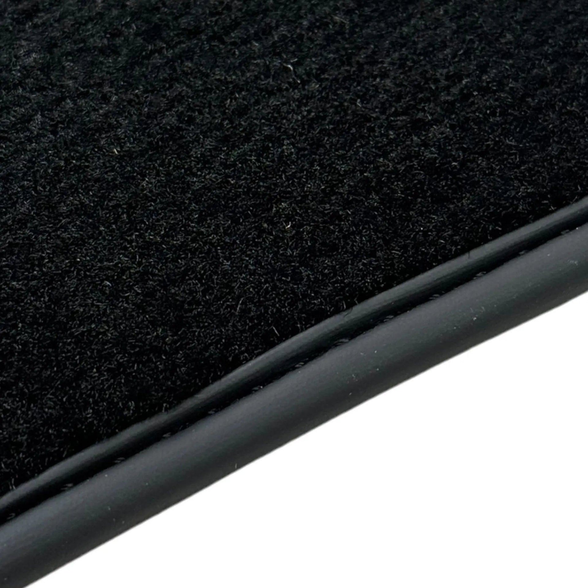 Black Floor Mats for Jeep Cherokee KL (2014-2024) - AutoWin