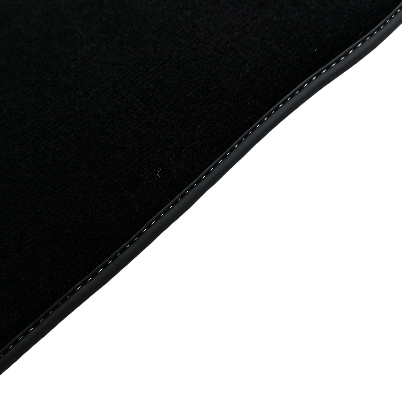 Black Floor Mats For Mitsubishi Pajero III (2000-2004) - AutoWin