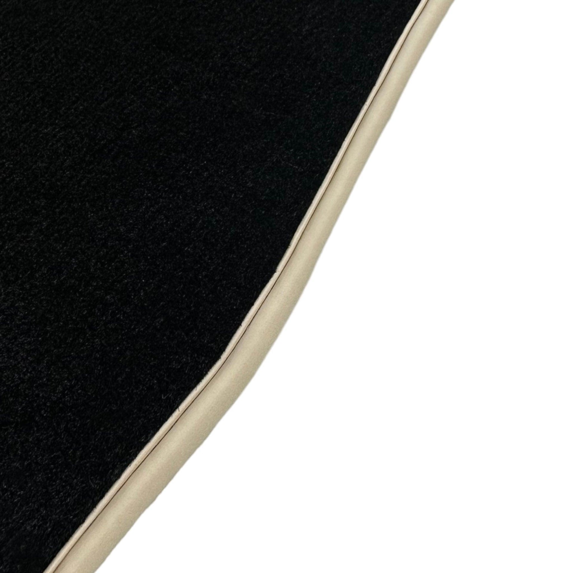 Black Floor Mats For Mitsubishi Pajero III (2000-2004) ER56 Design - AutoWin