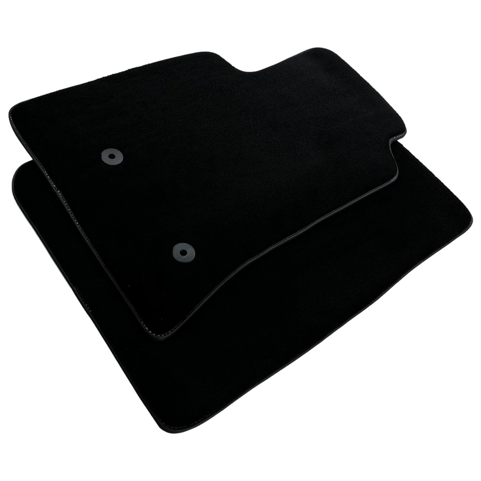Black Floor Mats For Mitsubishi Pajero V80 (2006-2011) - AutoWin