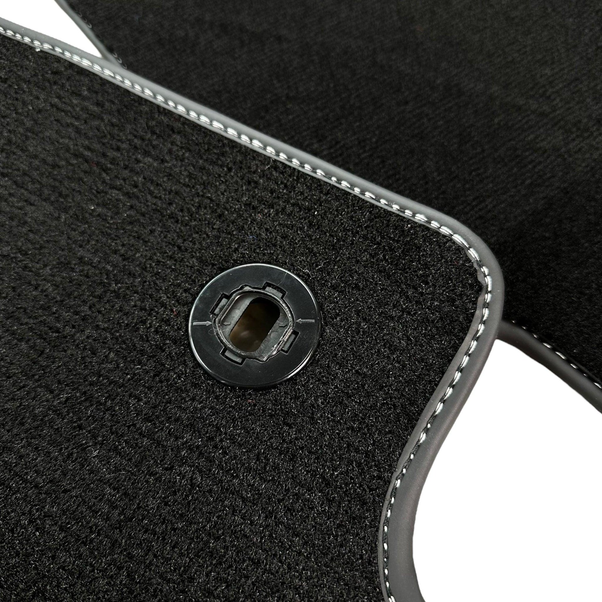 Black Floor Mats For Toyota Rav 4 (2019-2023) - AutoWin