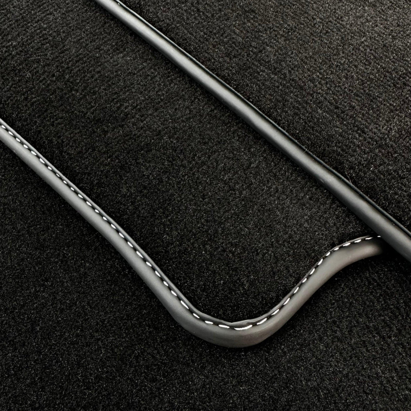 Black Floor Mats For Toyota RAV4 (2013-2018) - AutoWin