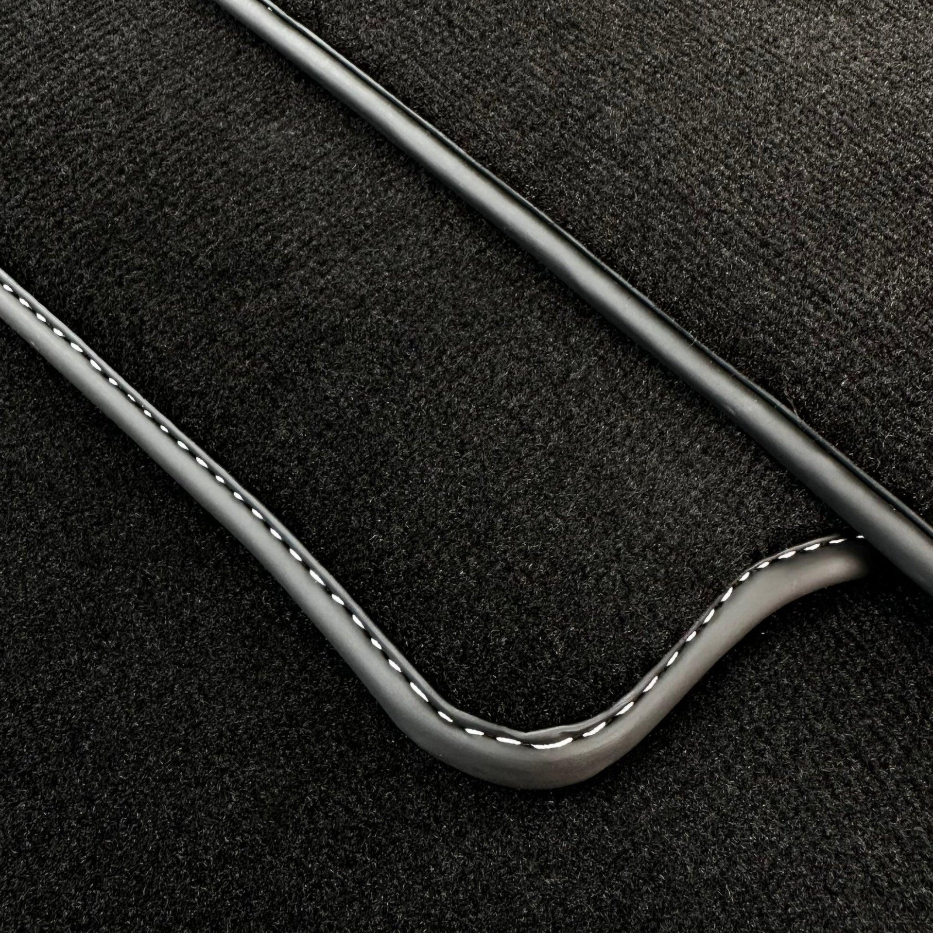 Black Floor Mats For Toyota RAV4 (2013-2018) - AutoWin