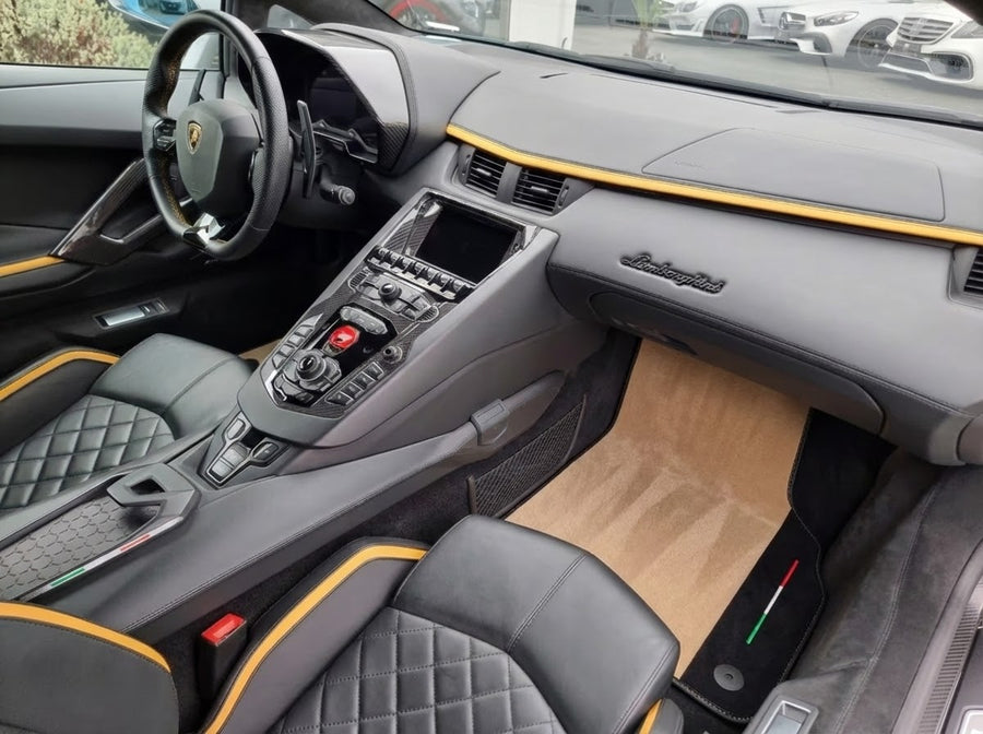 Alfombrillas de coche personalizables beige para Lamborghini Aventador con cuero Alcantara