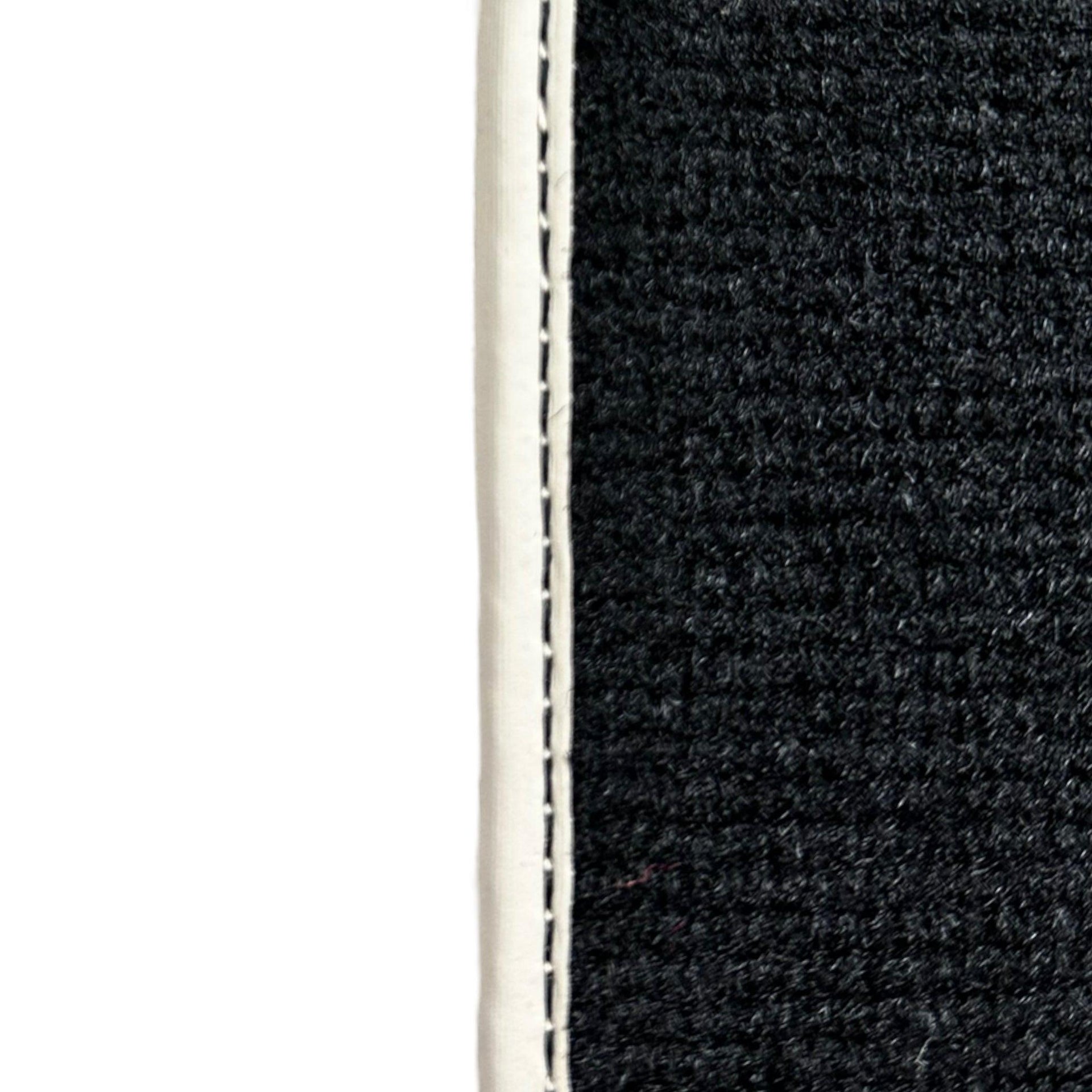 Black Floor Mats For Mitsubishi Pajero Sport (1996-2006) - AutoWin