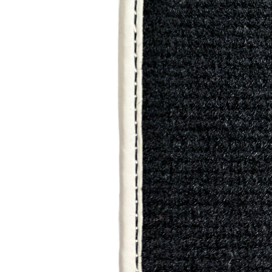 Black Floor Mats For Mitsubishi Pajero Sport (1996-2006) - AutoWin