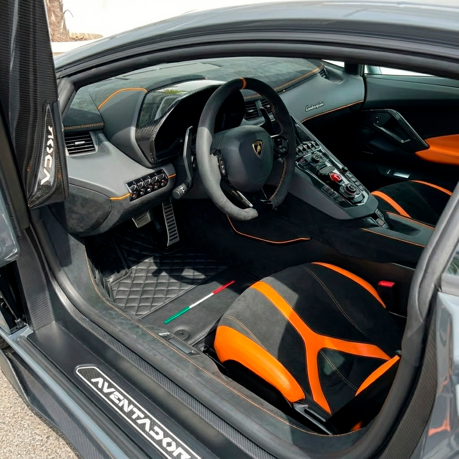 Tapis de voiture Sur mesure en cuir noir pour Lamborghini Aventador | Couture noire