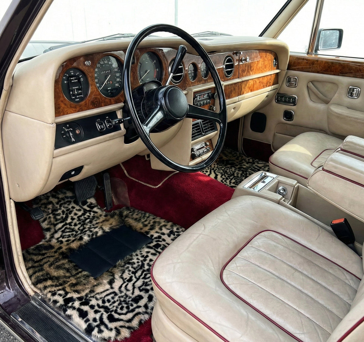 Interior look of floor mats for Rolls-Royce Shadow (1965-1977)