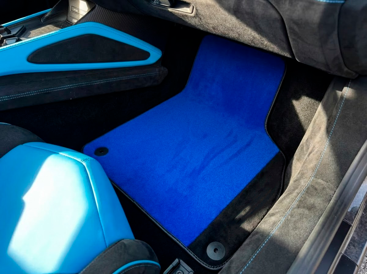 Tappetini auto blu personalizzabili per Lamborghini Aventador con pelle Alcantara