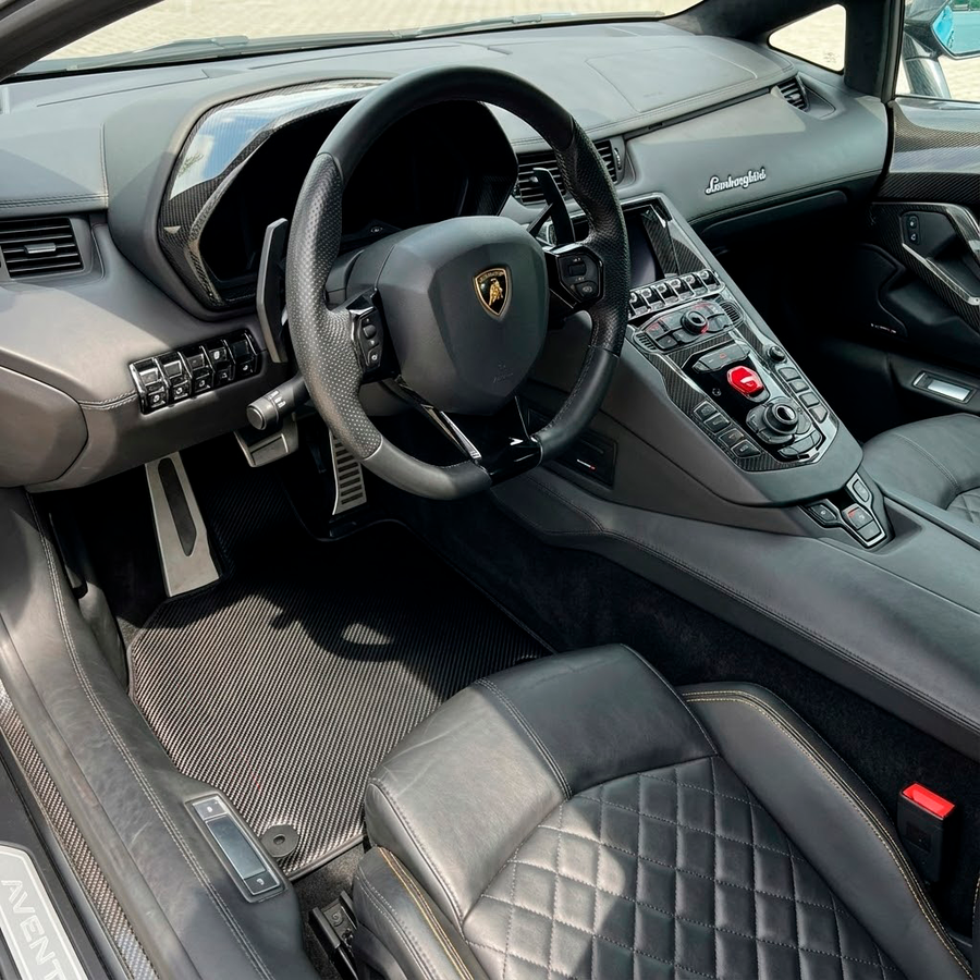 Tappetini in fibra di carbonio personalizzabili per Lamborghini Aventador