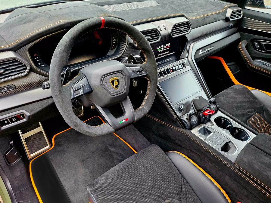 Passgenaue schwarze Autofußmatten für Lamborghini Urus mit Alcantara-Leder