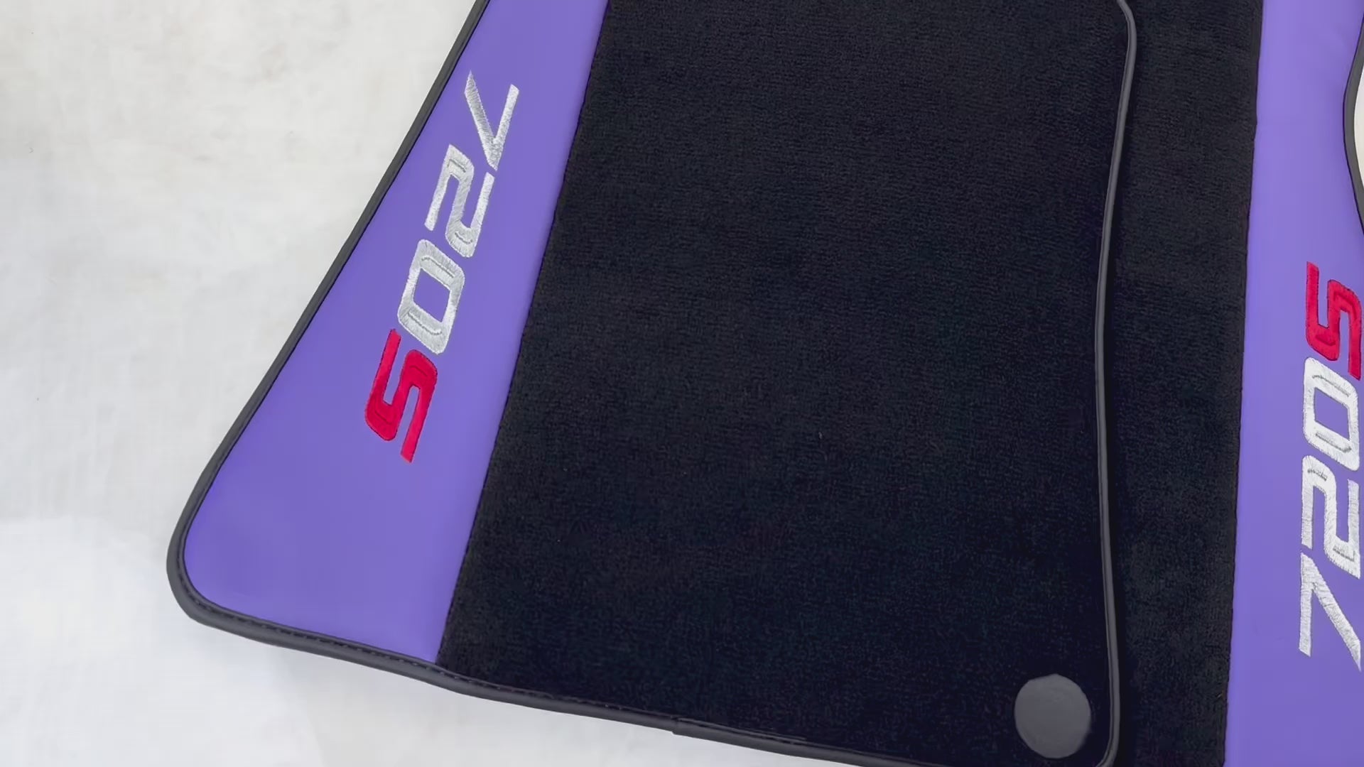 Tappeti per auto in pelle viola e nera per McLaren 720S | Bordo nero - AutoWin