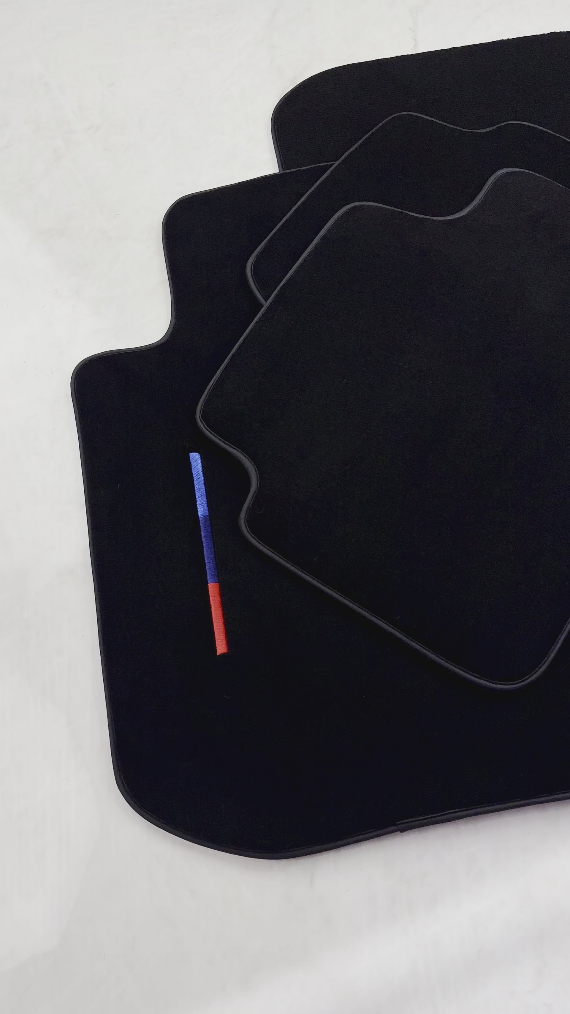 Schwarze Fußmatten für BMW 3er G20 Set Passgenau | Verschiedene Dekorfarben - AutoWin