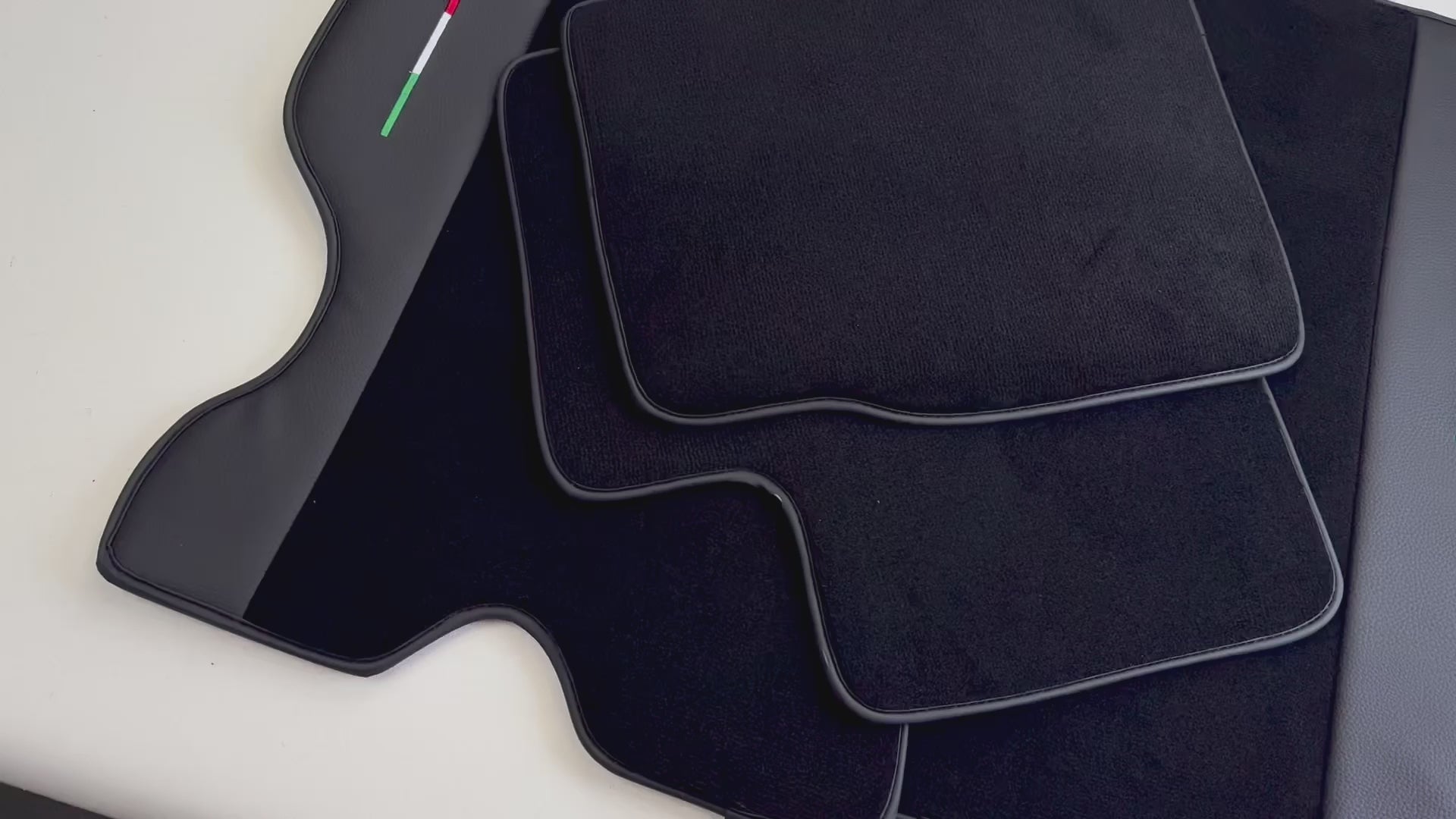 Schwarze Fußmatten für Ferrari FF 2011-2016, Autowin-Marke, italienische Edition mit Leder - AutoWin.EU