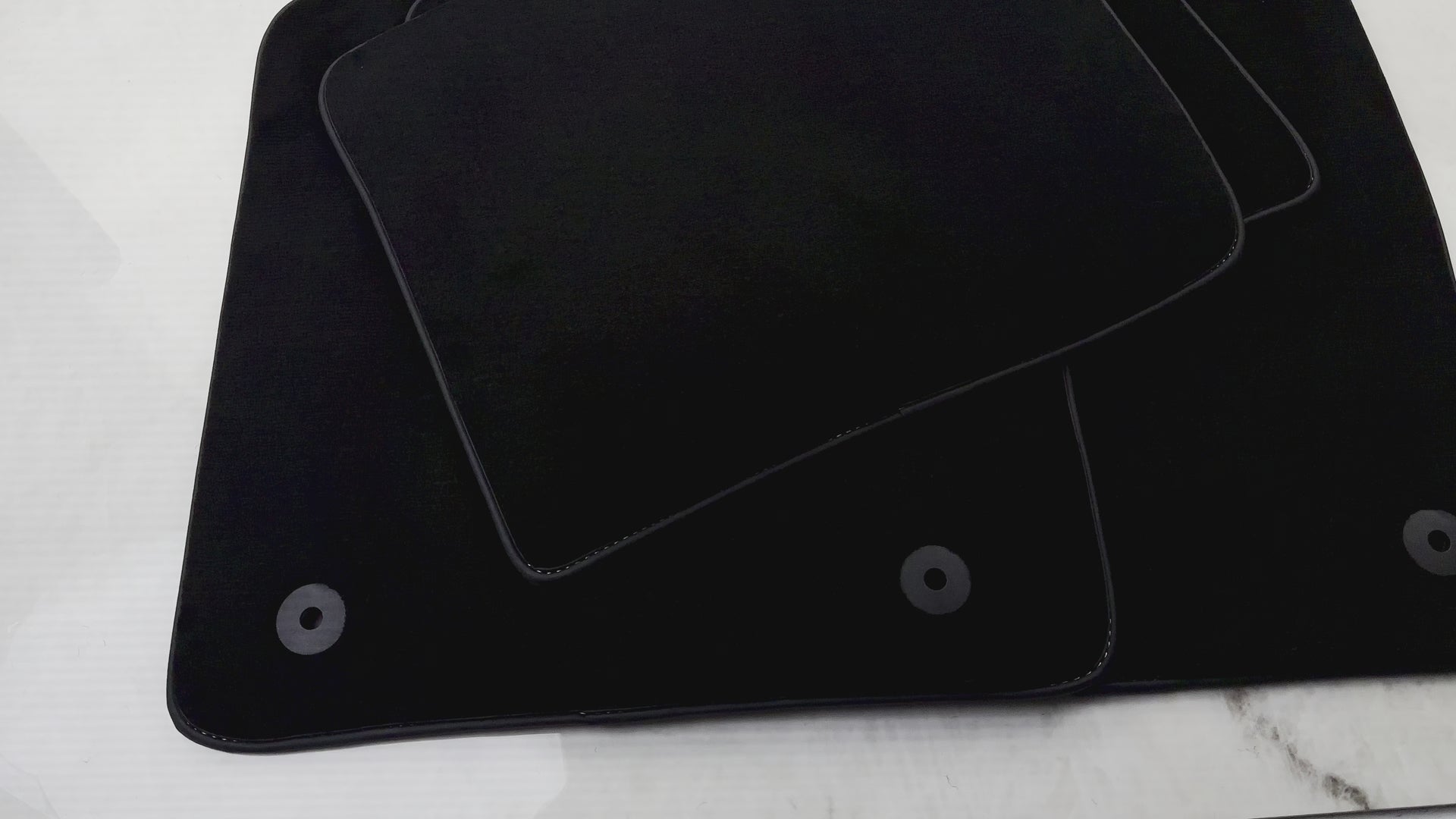 Tapis de voiture noirs pour Fisker Karma (2011-2012) - AutoWin