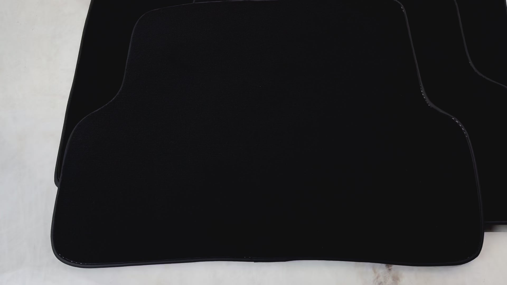 Tapis de voiture noir pour Mercedes-Benz R107/C107 Coupé (1971-1989) - AutoWin