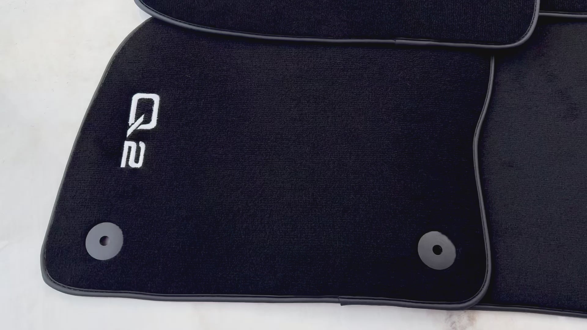 Tapis de voiture noir pour Audi Q2 (2016-2020) - AutoWin