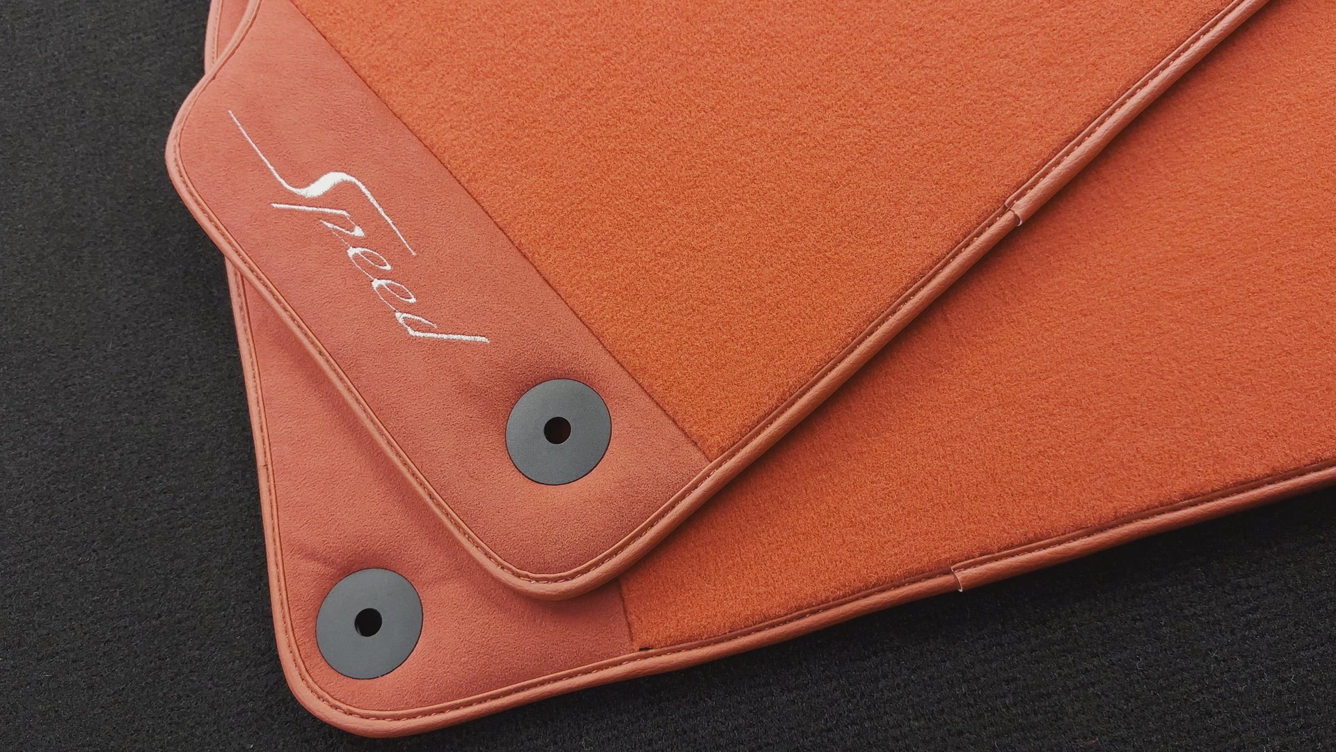 Tappetini Auto Rossi per Bentley Bentayga (2015-2023) con Pelle Alcantara - AutoWin