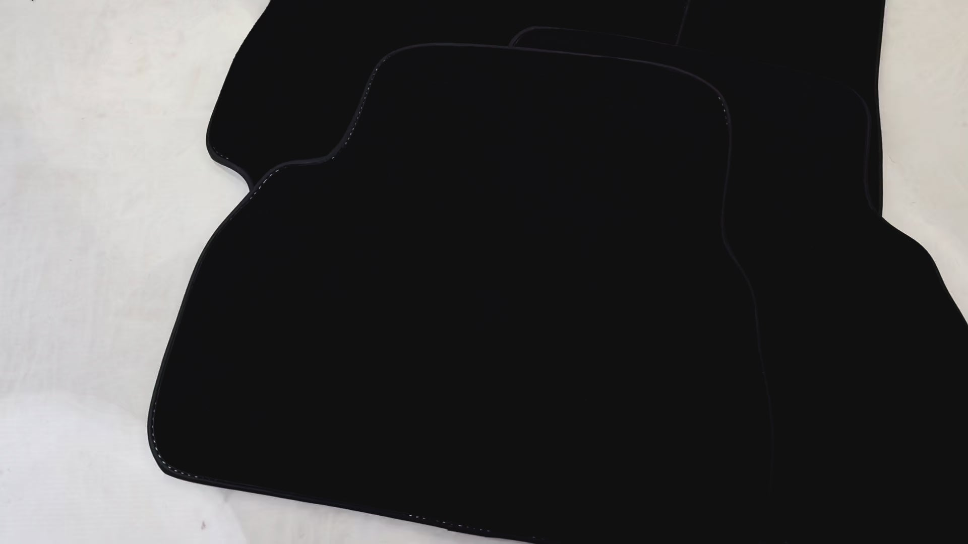 Tapis de voiture noirs pour Isuzu Jimny (2018-2024) - AutoWin