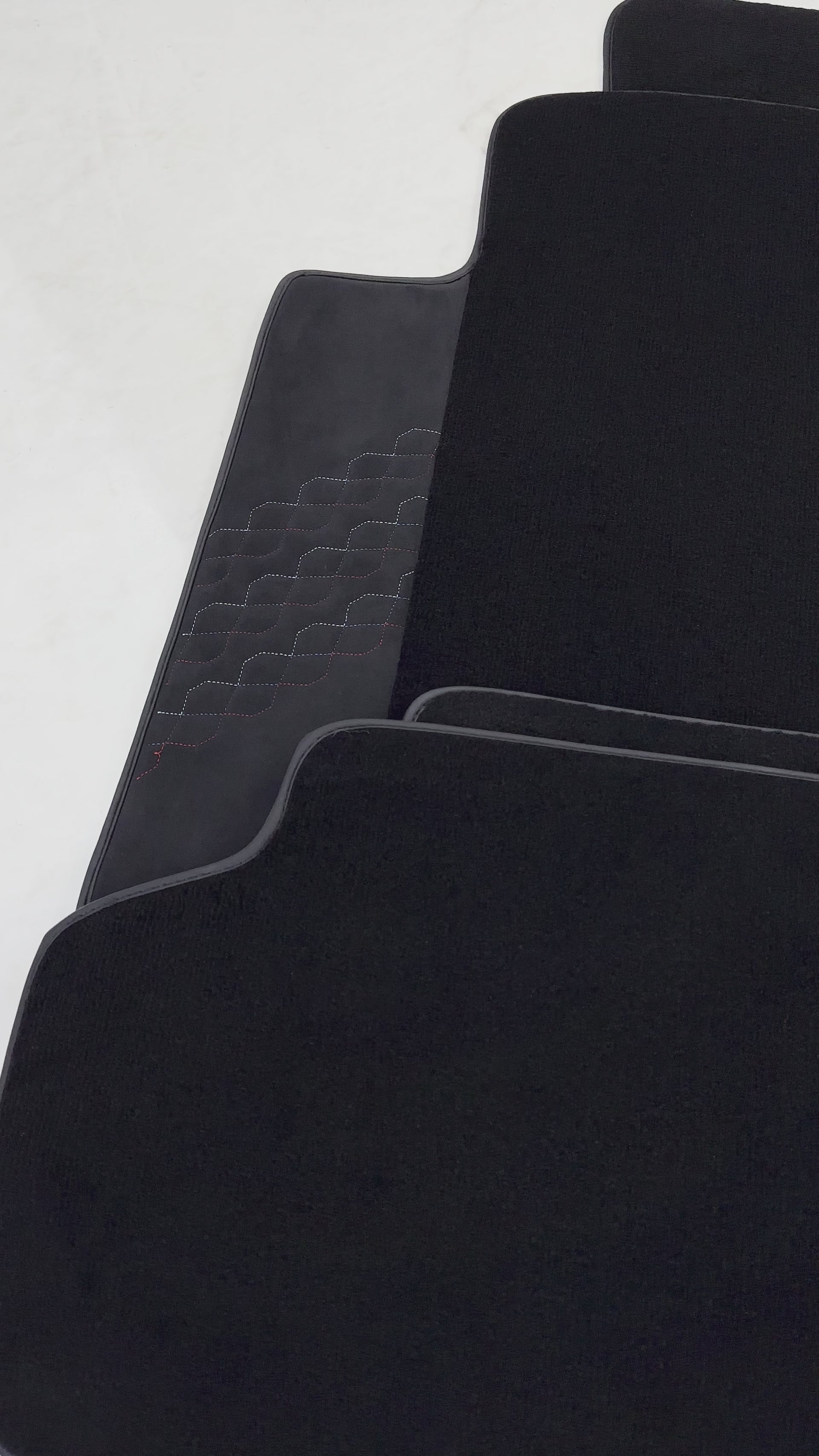 Tapis de voiture noir pour BMW Série 5 G30 Berline (2016-2023) en cuir Alcantara - AutoWin