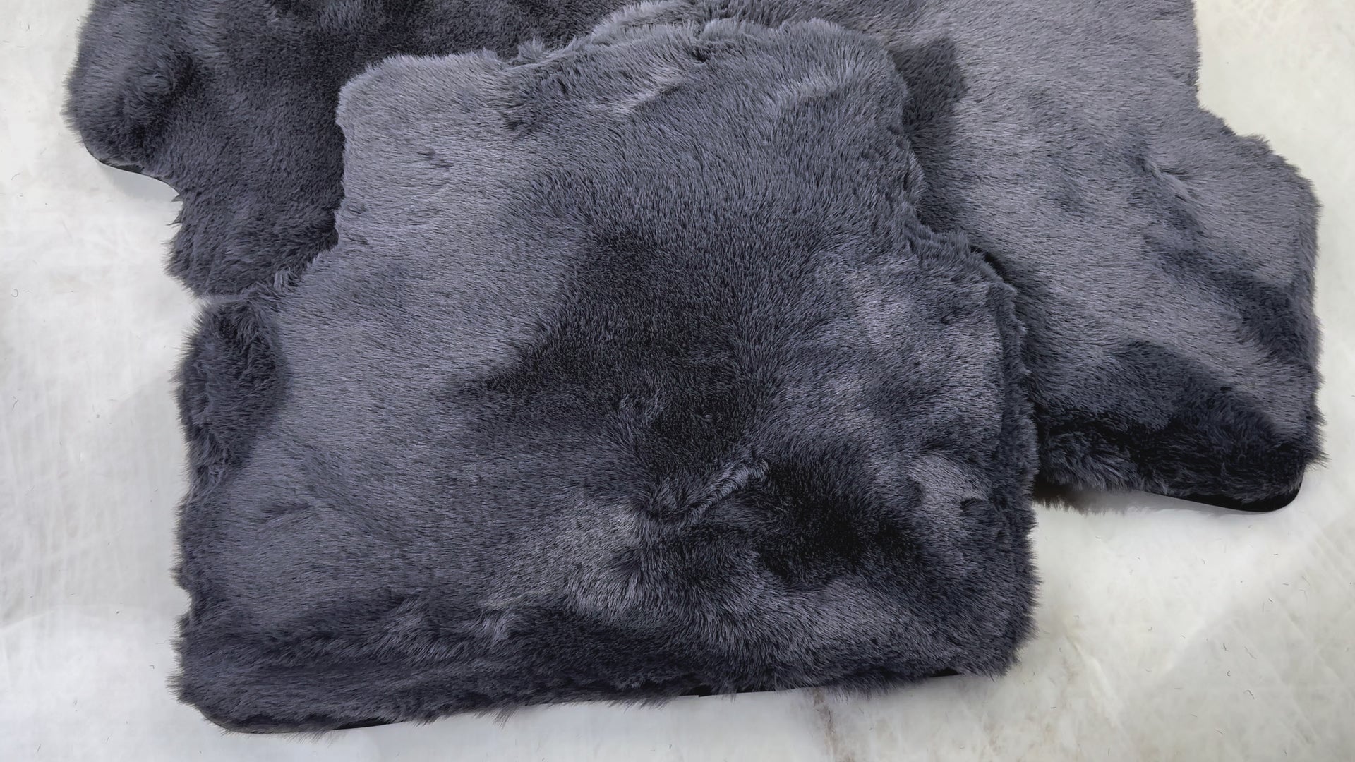 Graue Schaffell-Fußmatten für Mercedes Benz GLC-Klasse X254 SUV 300e 4Matic (2023–2024) | ER56-Design - ER56 Design