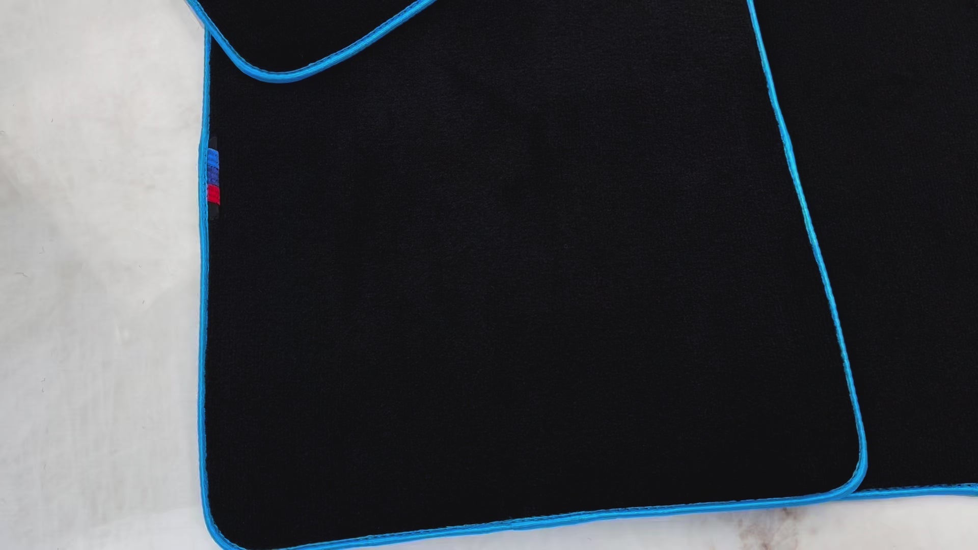 Alfombrillas Negras para BMW Serie 5 G30 | Ribete Azul Celeste - AutoWin