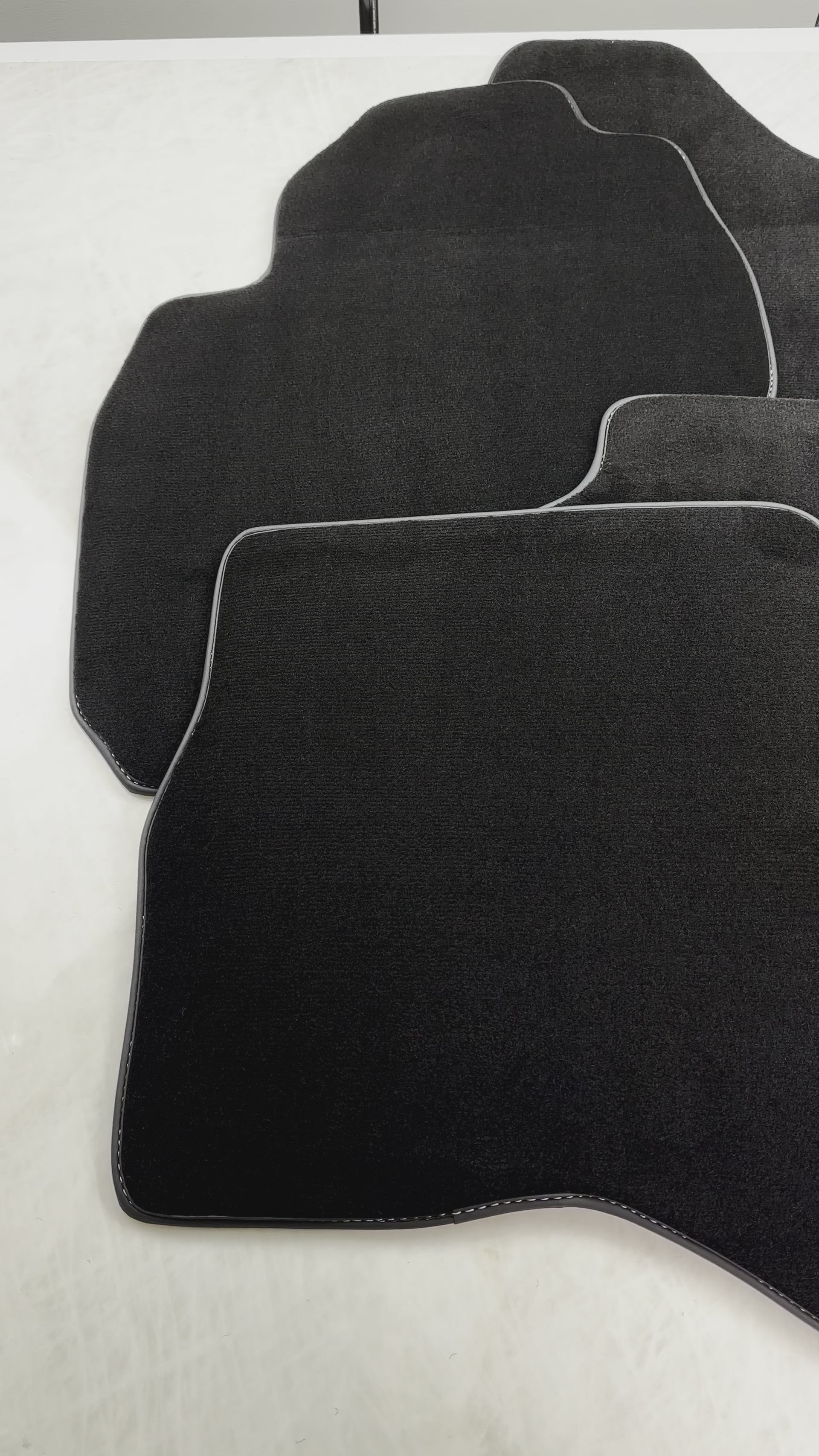 Tappetini per auto neri per Mitsubishi Pajero 1999-2005 - AutoWin