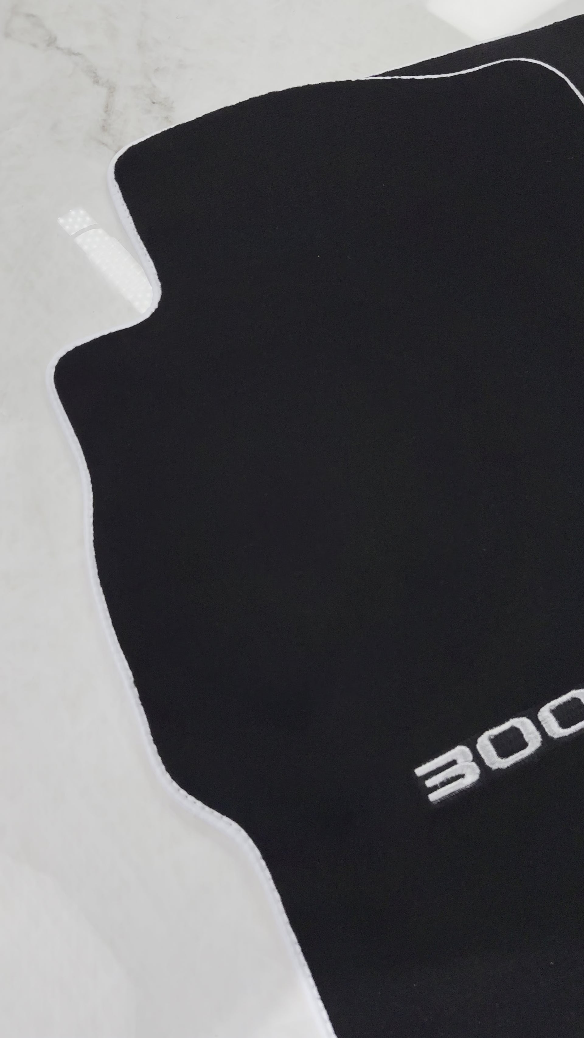 Alfombrillas negras para coches Nissan 300ZX (1990-2000) con ribete blanco - AutoWin