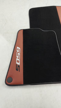 Alfombrillas negras para McLaren 650S personalizadas con cuero rojo