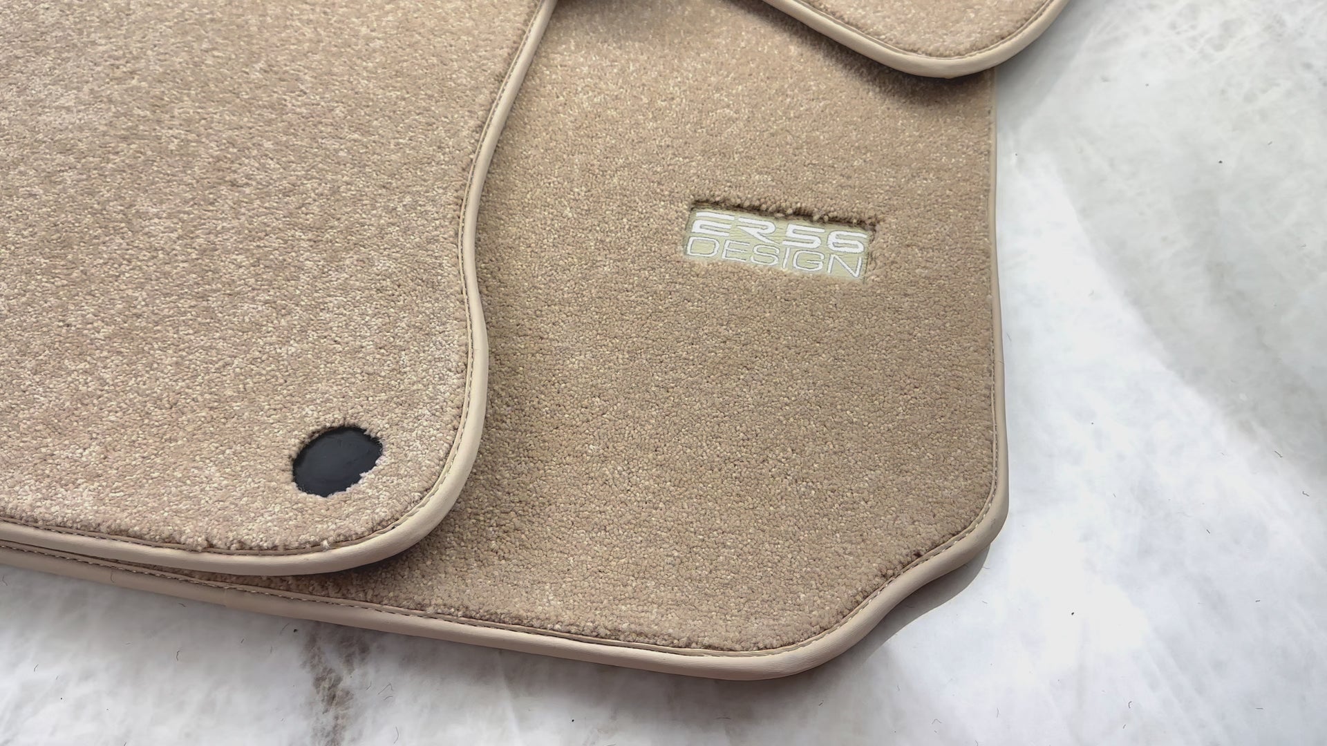 Tappetini per auto di lusso beige per Mercedes Benz Classe C S206 Wagon (2021-2023) Ibrida | Design ER56 - AutoWin