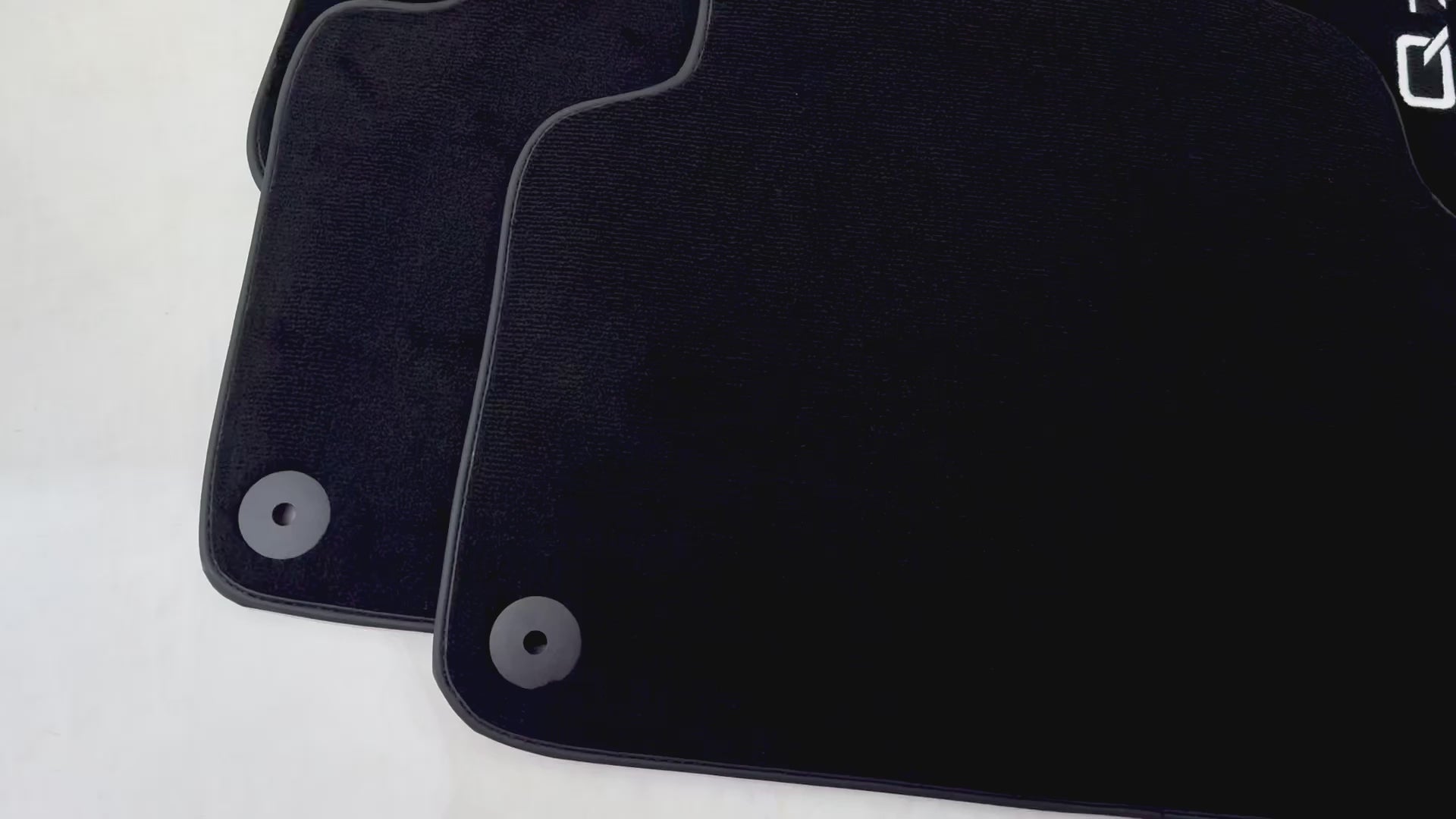 Tapis de voiture noirs pour Audi Q7 4L (2006-2015) - AutoWin.EU