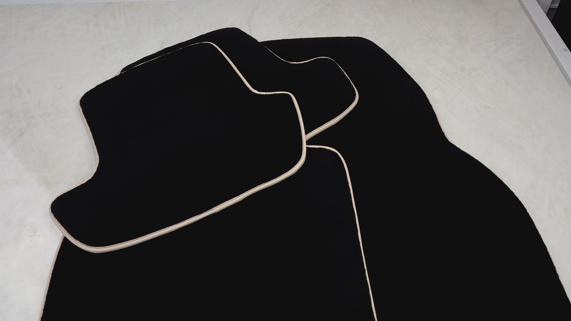 Alfombrillas negras para Porsche Cayenne (2018-2023) | Ribete beige - AutoWin