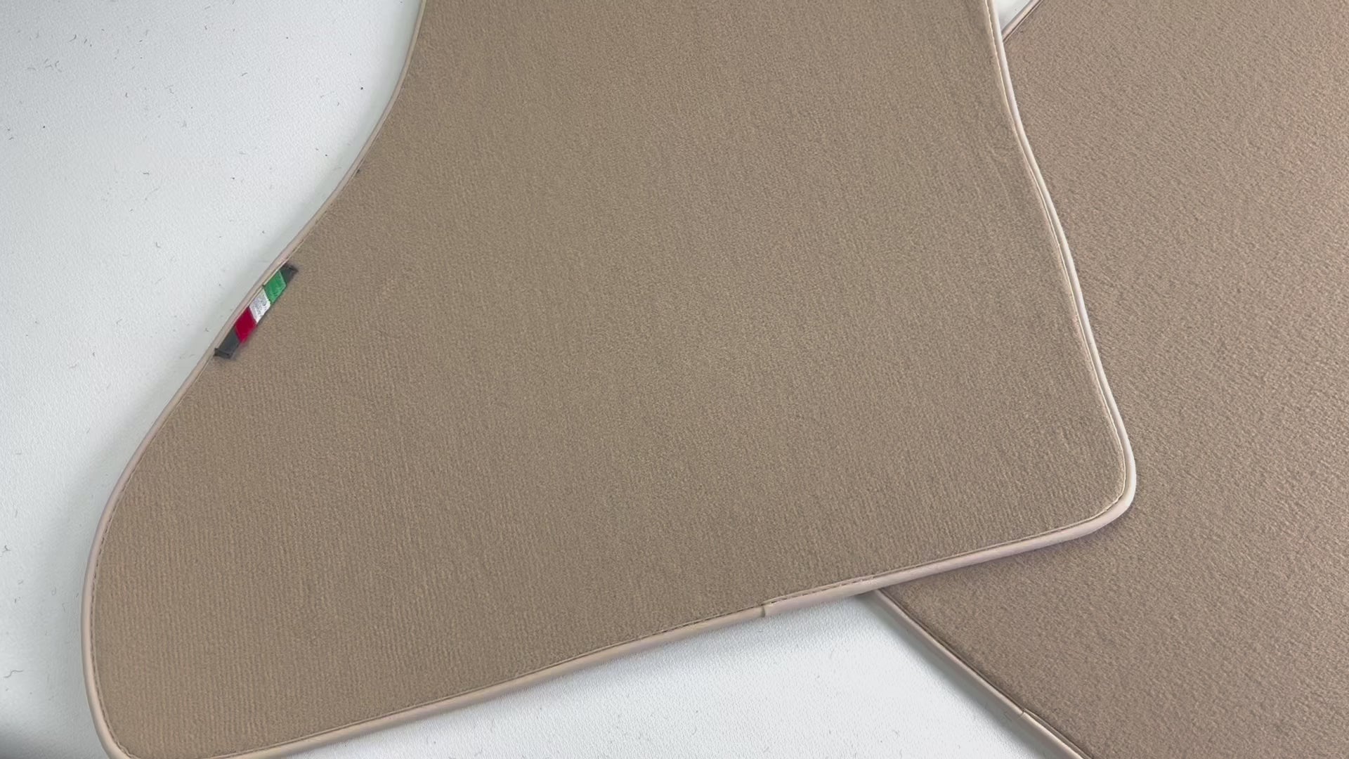 Tappetini Beige per Ferrari Mondial Cabriolet (1983-1993) Edizione Italiana - AutoWin