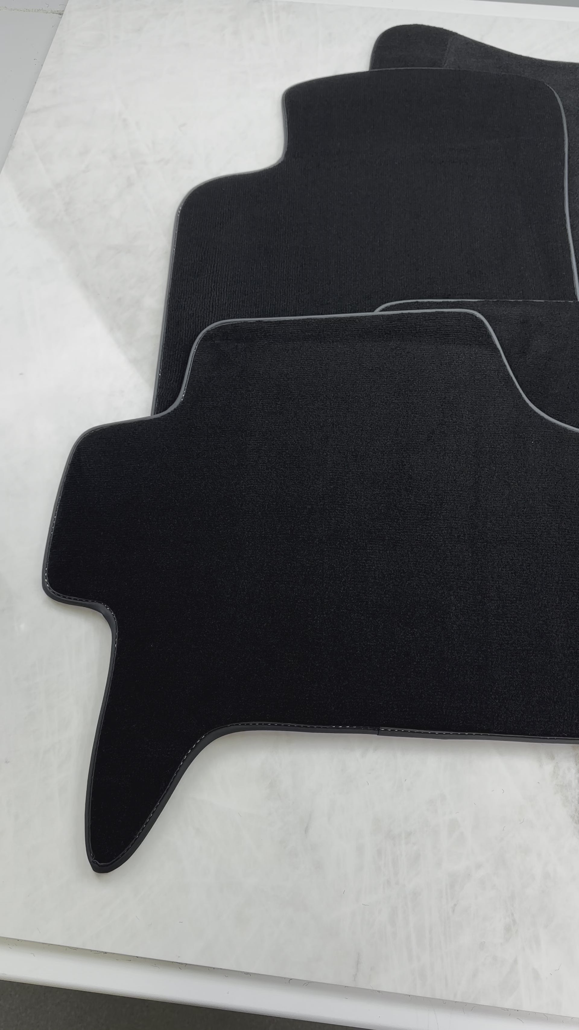 Tapis de voiture noirs pour Mitsubishi Pajero Sport (2009-2015) - AutoWin