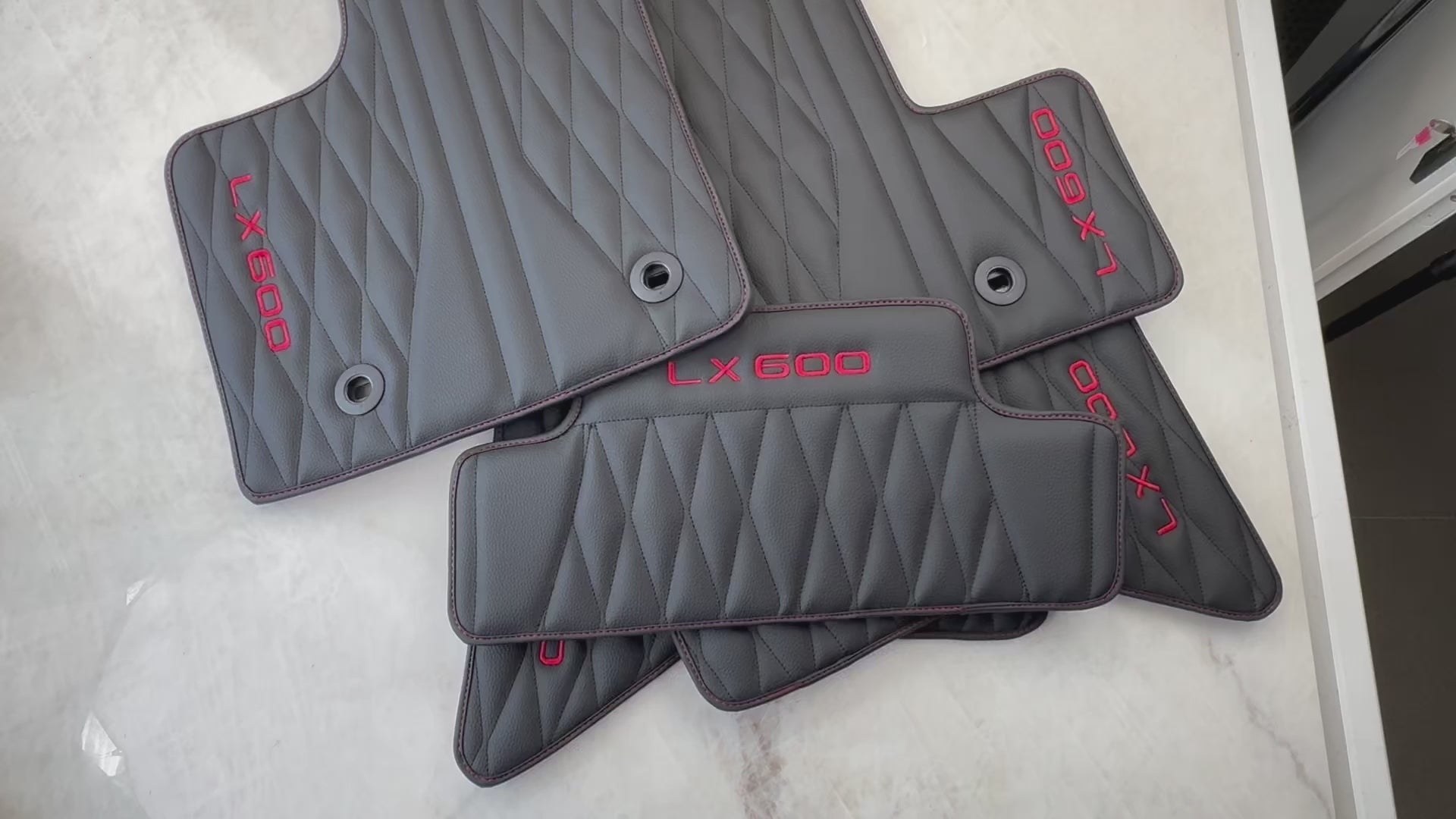 Tapis de voiture en cuir pour Lexus LX 570 (2008-2021) - AutoWin.EU