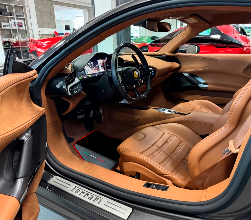 Customizable Leather Floor Mats for Ferrari SF90 Stradale (2019-2024) With Alcantara - AutoWin