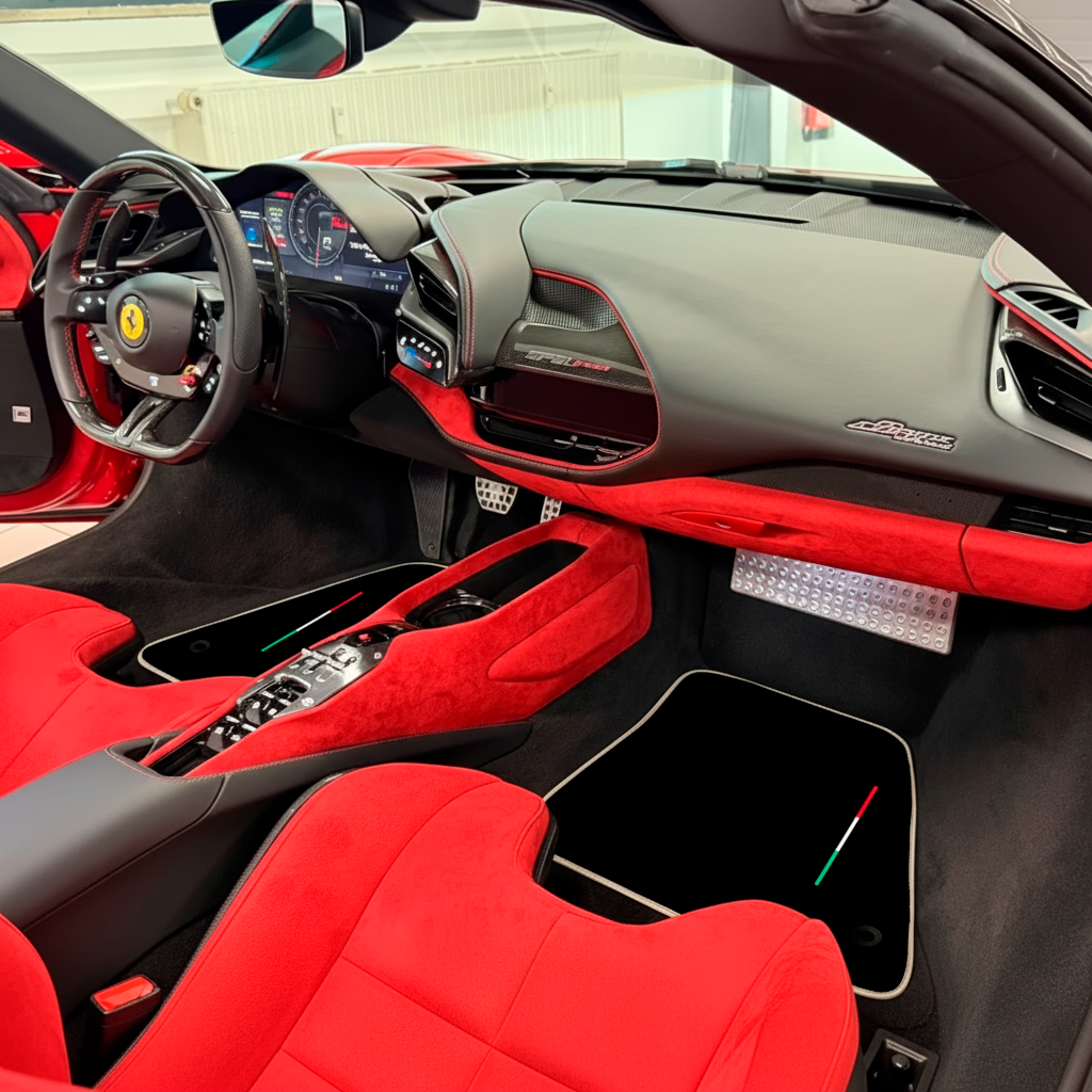 Alfombrillas negras para coche para Ferrari SF90 Stradale (2019-2024) con detalles en beige - AutoWin