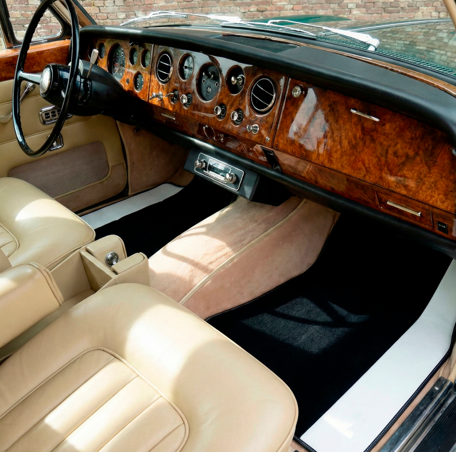 Schwarze Fußmatten für Rolls Royce Shadow (1965-1977) mit weißem Leder